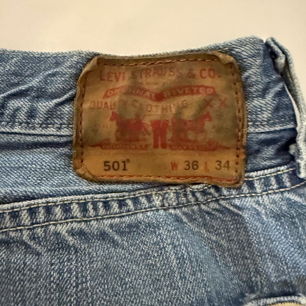 Levis 501 Original Straight Leg Jeans Mens 36x34 Light Wash Blue Button Fly